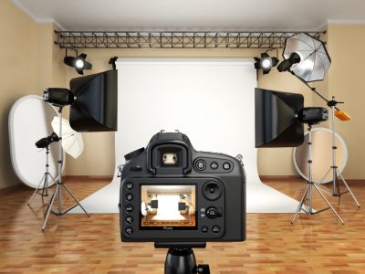 Ready for a Product Shoot: DSLR camera in photo studio with lighting equipment, softbox and flashes. 3d